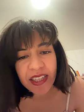 Snapshot of BitchyBratxxx chatting on April 13, 12:32 pm BitchyBratxxx online show from April 13, 12:32 pm