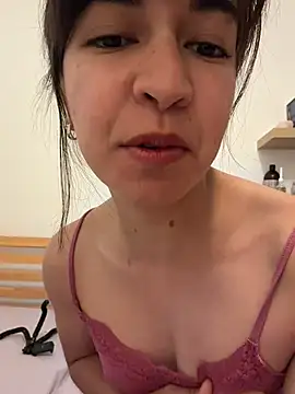 Snapshot of BitchyBratxxx chatting on May 11, 1:17 pm BitchyBratxxx online show from May 11, 1:17 pm