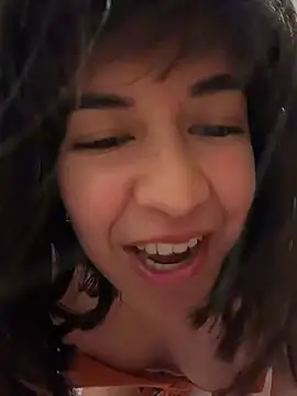 Snapshot of BitchyBratxxx chatting on May 16, 7:34 pm BitchyBratxxx online show from May 16, 7:34 pm