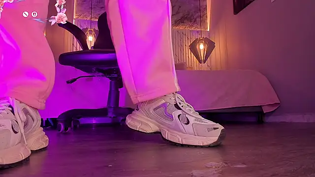 charlotte  grey online show from February 15, 11:52 am