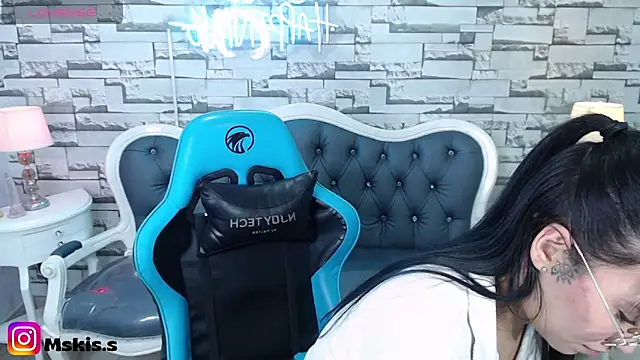 Snapshot of marilin_a chatting on January 7, 10:08 pm marilin a online show from January 7, 10:08 pm