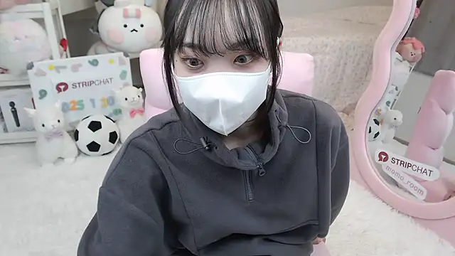 momo room online show from January 30, 1:42 pm