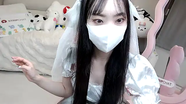 momo room online show from October 18, 11:00 am