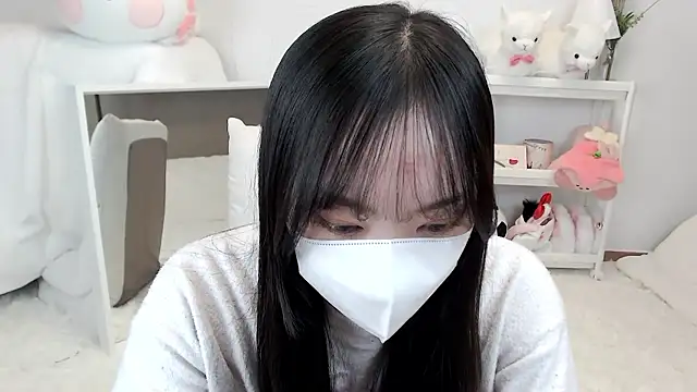 Snapshot of momo_room chatting on April 17, 12:52 pm momo room online show from April 17, 12:52 pm