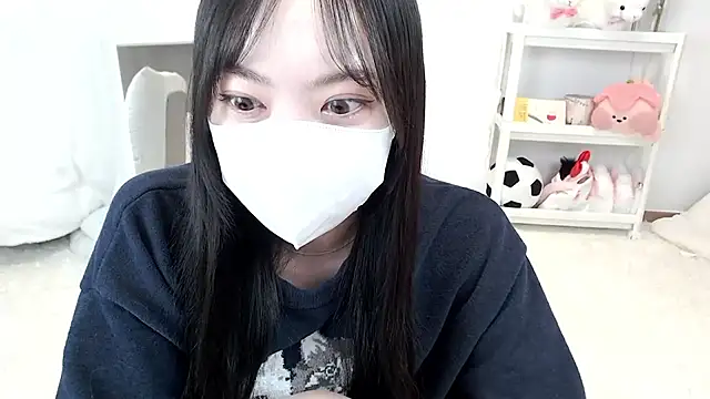 Snapshot of momo_room chatting on April 25, 11:02 am momo room online show from April 25, 11:02 am