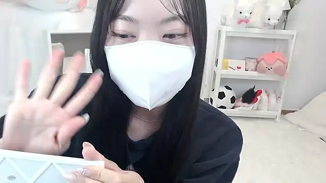 Snapshot of momo_room chatting on April 25, 1:41 pm momo room online show from April 25, 1:41 pm