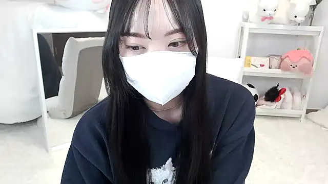 Snapshot of momo_room chatting on April 26, 12:36 pm momo room online show from April 26, 12:36 pm