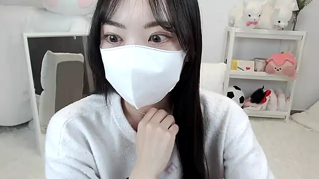 Snapshot of momo_room chatting on May 1, 11:59 am momo room online show from May 1, 11:59 am