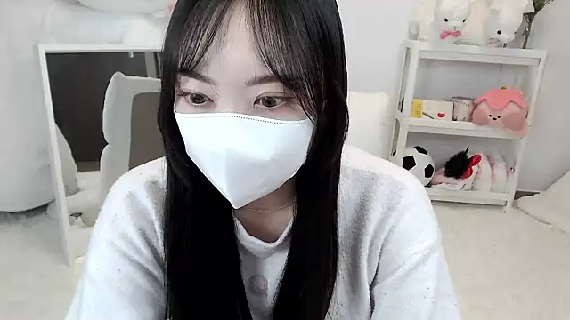 Snapshot of momo_room chatting on May 3, 11:16 am momo room online show from May 3, 11:16 am