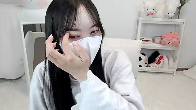 Snapshot of momo_room chatting on May 4, 12:34 pm momo room online show from May 4, 12:34 pm