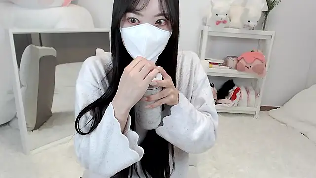 Snapshot of momo_room chatting on May 5, 4:20 am momo room online show from May 5, 4:20 am