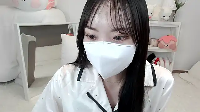 Snapshot of momo_room chatting on May 15, 11:17 am momo room online show from May 15, 11:17 am