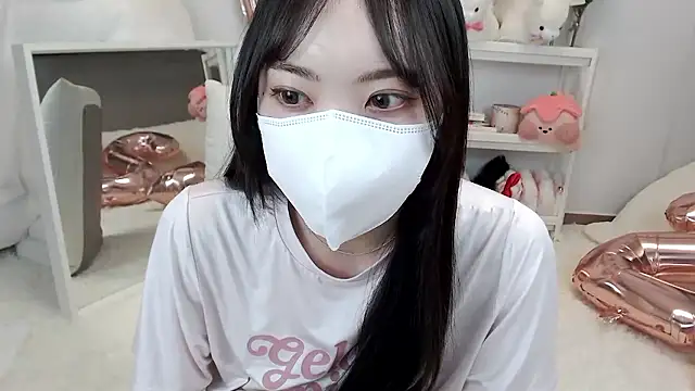 Snapshot of momo_room chatting on May 24, 11:04 am momo room online show from May 24, 11:04 am