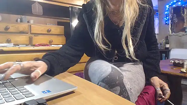 eva2023sexy online show from December 18, 1:28 pm