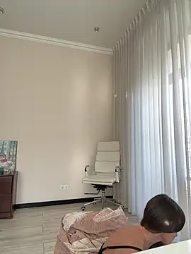 Hott Lolla online show from February 18, 1:00 pm