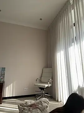 Hott Lolla online show from March 8, 8:00 am