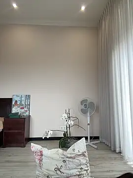 Hott Lolla online show from September 12, 7:30 am