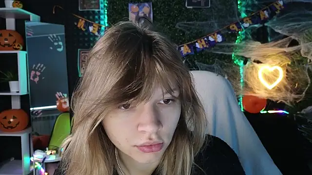 LitaBrom online show from October 21, 1:39 am