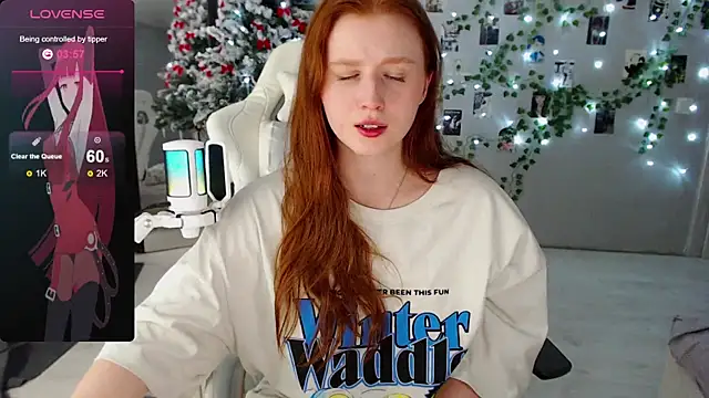 Snapshot of Meow_babe chatting on December 20, 9:00 am Meow babe online show from December 20, 9:00 am