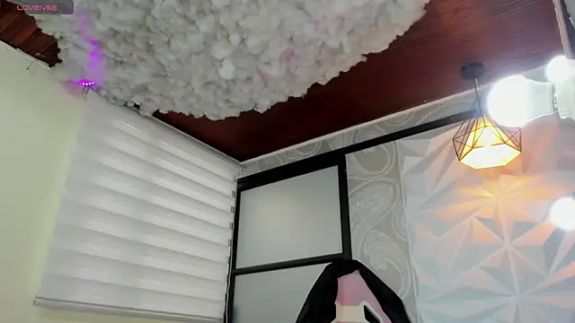Snapshot of emilymiller_tcw chatting on March 7, 2:45 pm emilymiller tcw online show from March 7, 2:45 pm