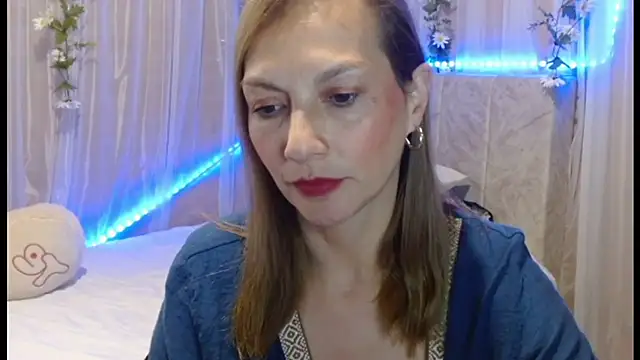 italagomez  online show from January 19, 11:45 am