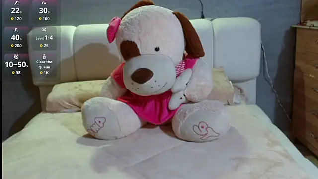 italagomez  online show from April 9, 12:43 am