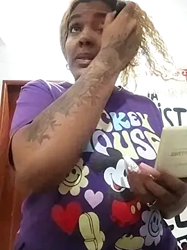 ELLA KELLY online show from November 1, 11:45 am