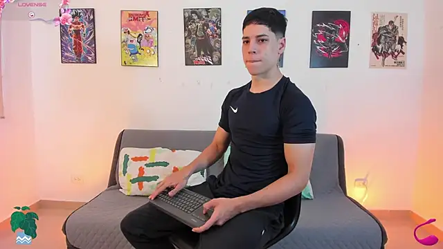 jonathanjoestar  online show from November 17, 9:31 pm