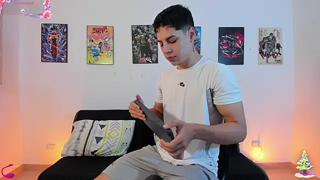 jonathanjoestar  online show from December 20, 12:56 pm