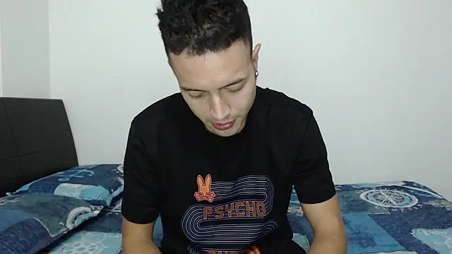 Snapshot of dimitriquiet05 chatting on December 5, 3:15 am dimitriquiet05 online show from December 5, 3:15 am