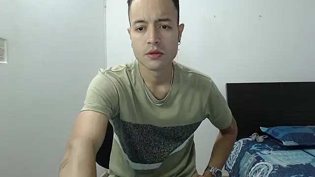 Snapshot of dimitriquiet05 chatting on December 6, 3:08 am dimitriquiet05 online show from December 6, 3:08 am