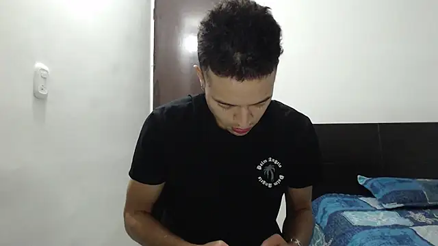 Snapshot of dimitriquiet05 chatting on December 16, 3:30 am dimitriquiet05 online show from December 16, 3:30 am