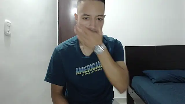 Snapshot of dimitriquiet05 chatting on December 23, 5:39 am dimitriquiet05 online show from December 23, 5:39 am