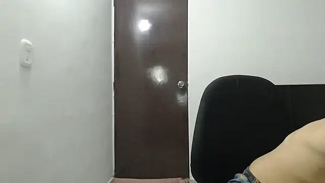 Snapshot of dimitriquiet05 chatting on December 27, 5:09 am dimitriquiet05 online show from December 27, 5:09 am