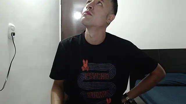 Snapshot of dimitriquiet05 chatting on January 5, 2:17 am dimitriquiet05 online show from January 5, 2:17 am