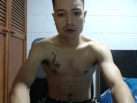 Snapshot of dimitriquiet05 chatting on February 22, 8:24 am dimitriquiet05 online show from February 22, 8:24 am