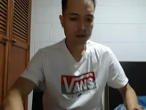 Snapshot of dimitriquiet05 chatting on February 23, 10:12 am dimitriquiet05 online show from February 23, 10:12 am