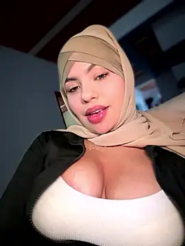 lalilamassu1 online show from January 18, 1:48 pm