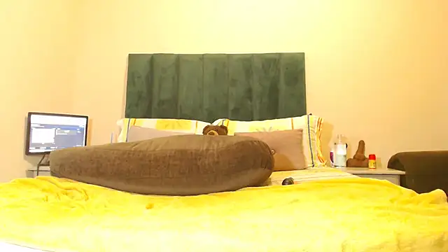 Snapshot of sexybigasss chatting on February 14, 6:21 am sexybigasss online show from February 14, 6:21 am