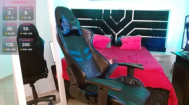 -MiaDelight- online show from February 5, 7:42 pm