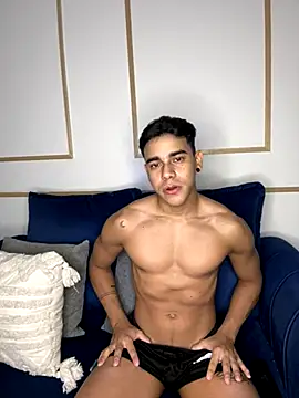 Mackenzzie 777  online show from October 21, 4:35 am