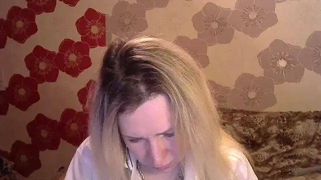 Snapshot of Queen_Daenerys chatting on December 10, 10:47 pm Queen Daenerys online show from December 10, 10:47 pm