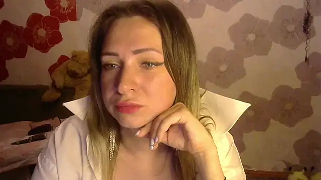 Snapshot of Queen_Daenerys chatting on September 15, 7:47 pm Queen Daenerys online show from September 15, 7:47 pm