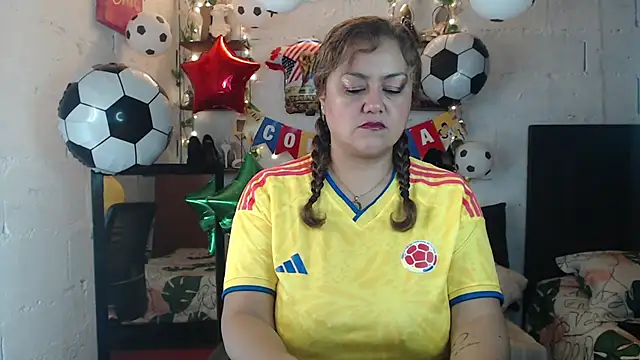 Snapshot of missrosario_stepmoan chatting on June 17, 2:29 pm missrosario stepmoan online show from June 17, 2:29 pm