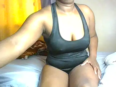 Snapshot of Missshelo chatting on May 21, 5:47 am Missshelo online show from May 21, 5:47 am