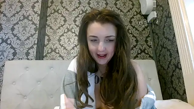 Snapshot of LucyLuxee19 chatting on January 20, 9:24 am LucyLuxee19 online show from January 20, 9:24 am