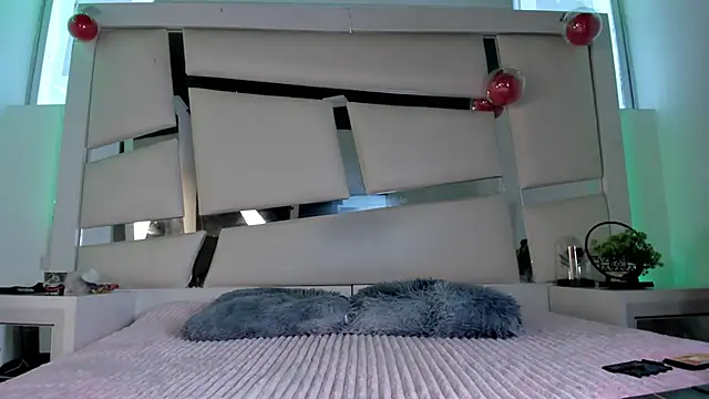 chrystal js online show from January 19, 1:37 pm