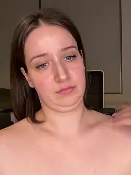 nerdynina online show from February 24, 3:44 am