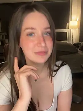 Snapshot of nerdynina chatting on April 21, 1:42 am nerdynina online show from April 21, 1:42 am