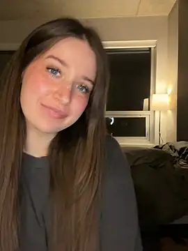 Snapshot of nerdynina chatting on May 3, 12:27 am nerdynina online show from May 3, 12:27 am